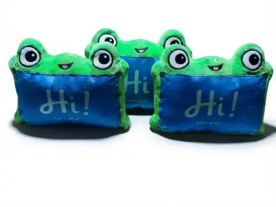 Cojín de peluche rana verde y azul - miniatura 2