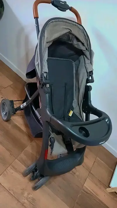 Coche de bebé Infanti plegable gris - miniatura 2