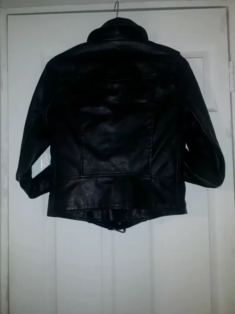 Chaqueta negra con cierre - 2