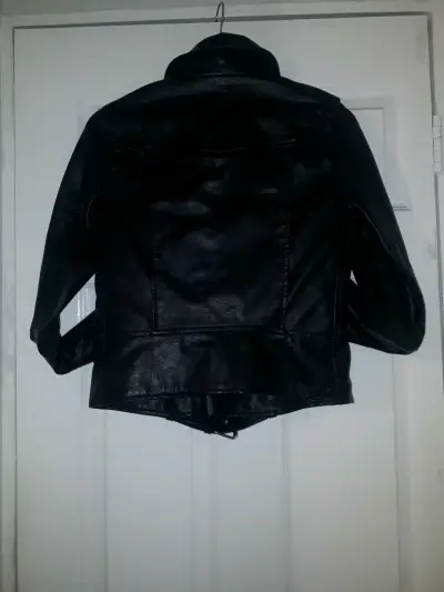 Chaqueta negra con cierre - miniatura 2