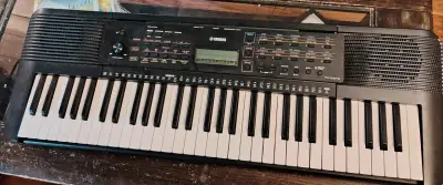 Teclado Yamaha PSR-E273 portátil - miniatura 1