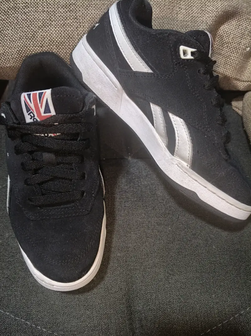 Zapatillas deportivas negras Reebok clásicas - 1