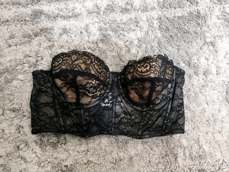 Bustier de encaje negro elegante - 1