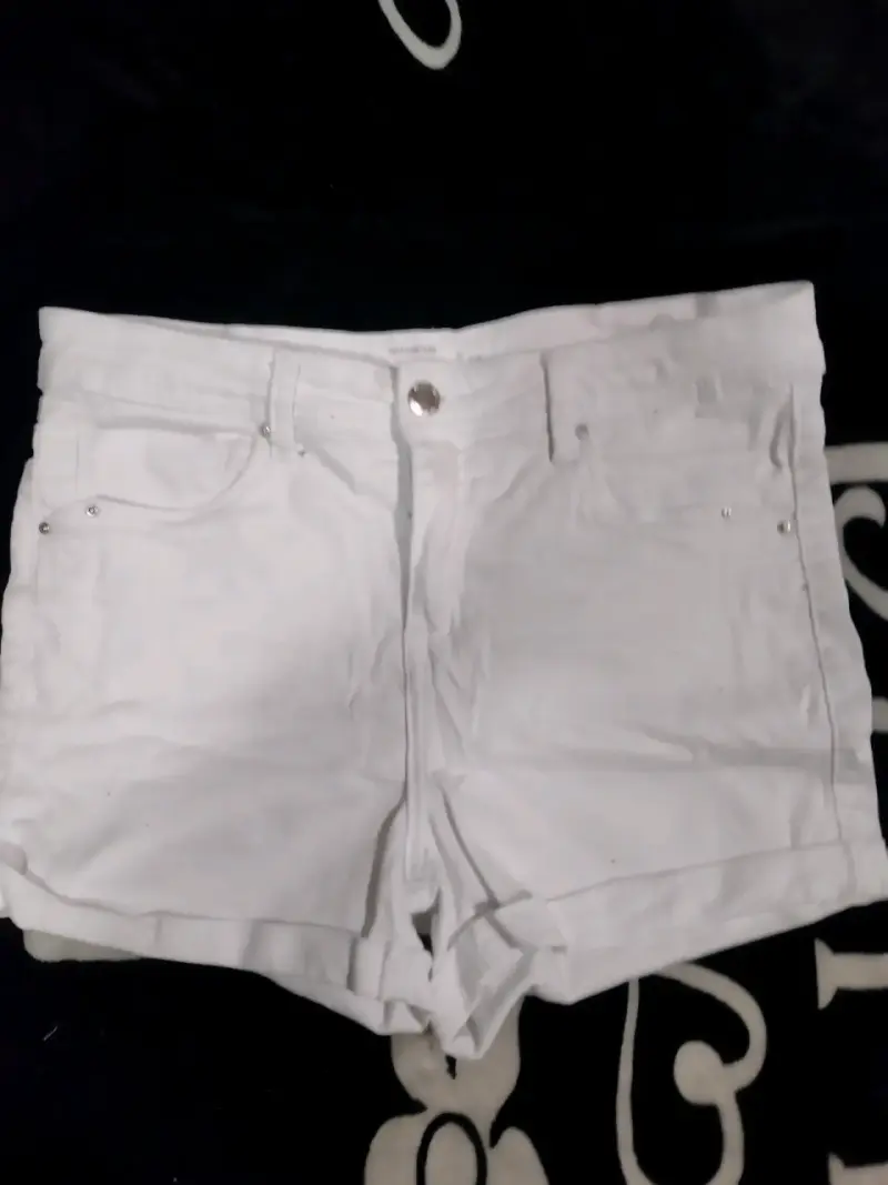 Shorts blancos de mezclilla para mujer - 1