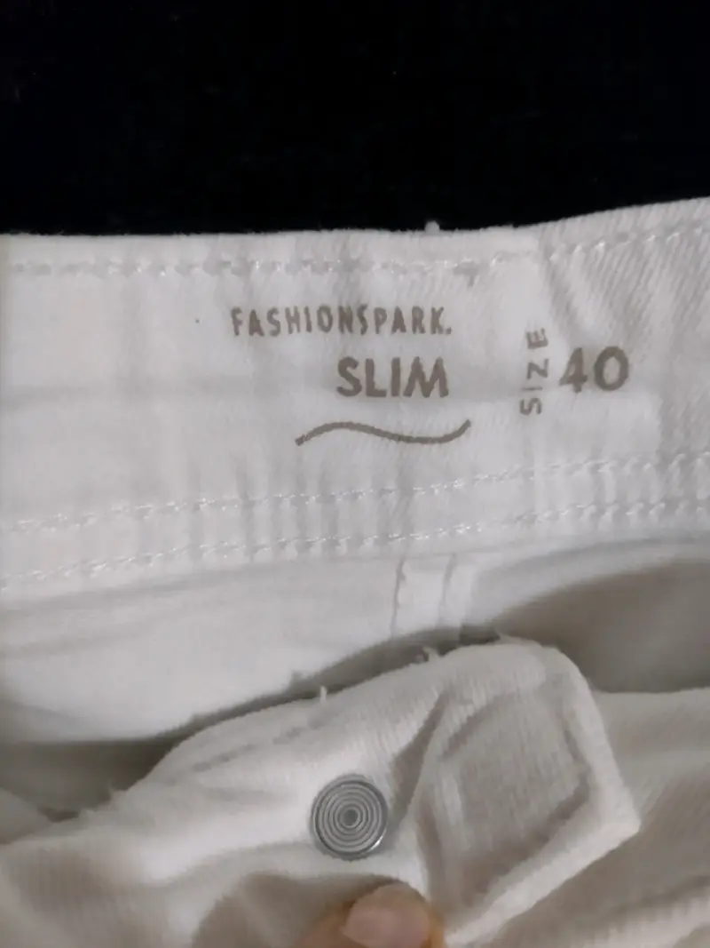 Shorts blancos de mezclilla para mujer - 2