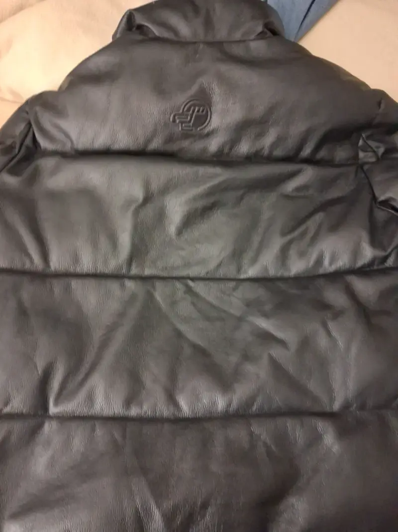 Chaqueta Puffer zara de cuero negra con logo - 2