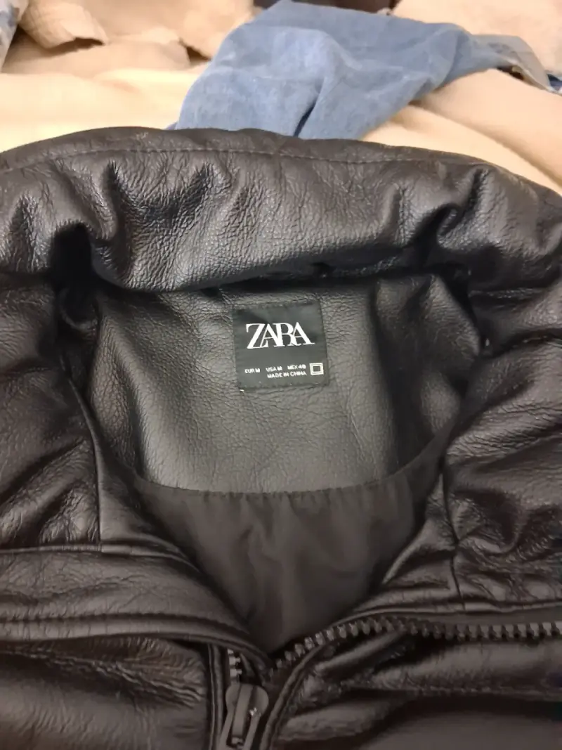 Chaqueta Puffer zara de cuero negra con logo - 3