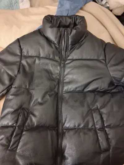 Chaqueta Puffer zara  de cuero negra con logo - miniatura 4