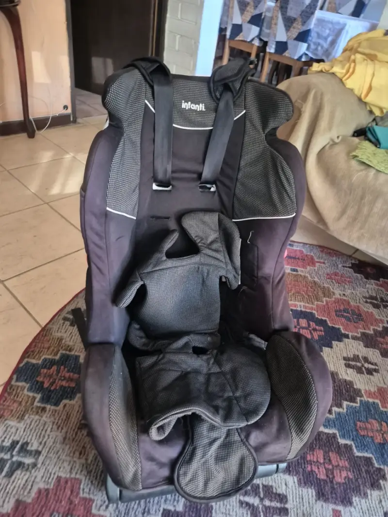 Silla de auto Infanti negra para bebé - 1