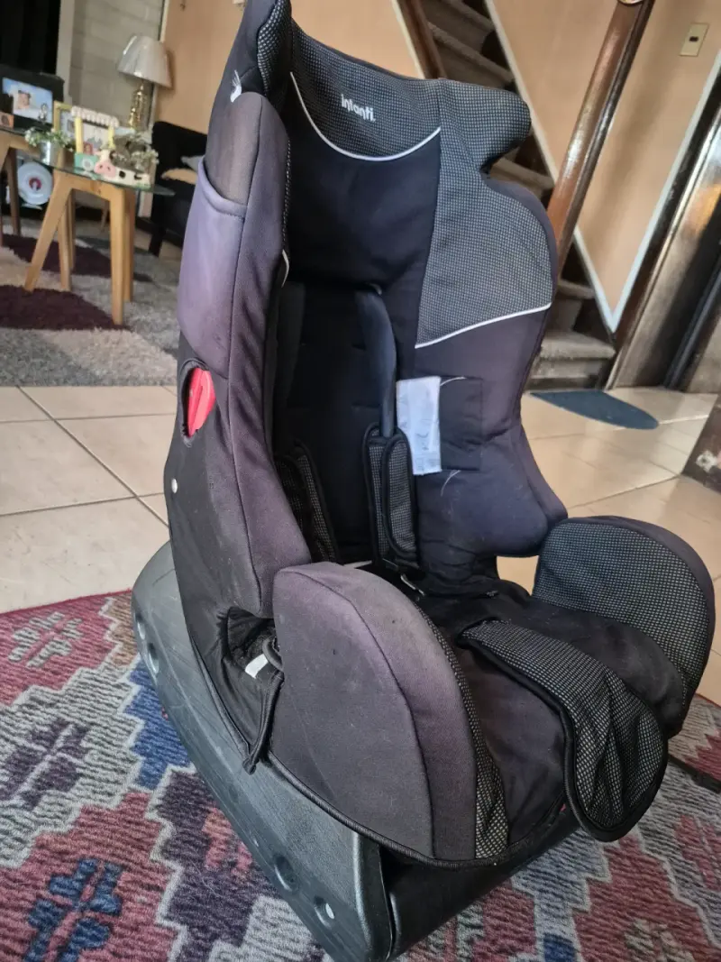 Silla de auto Infanti negra para bebé - 2