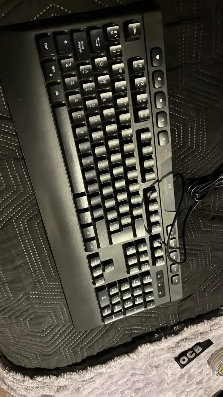 Teclado gamer con cable USB negro - 1