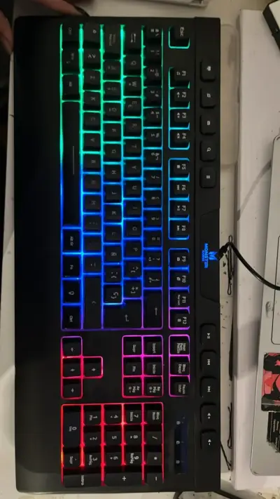 Teclado gamer con cable USB negro - miniatura 2