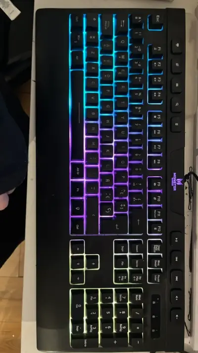 Teclado gamer con cable USB negro - miniatura 4