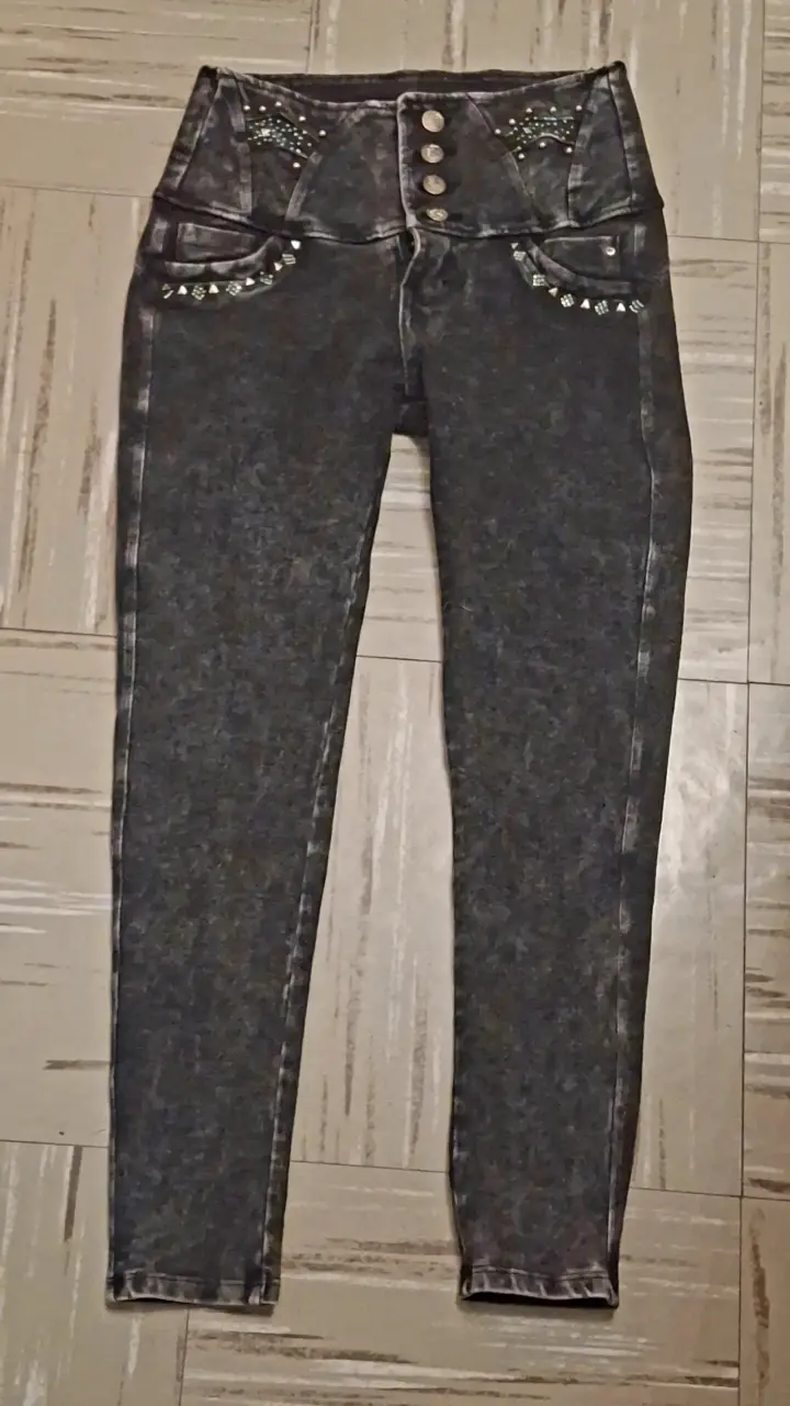 Jeans ajustados con detalles brillantes - 1