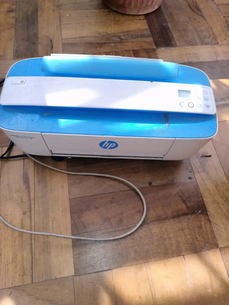 Impresora HP compacta multifuncional