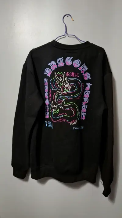 Polerón negro con diseño japonés - miniatura 2