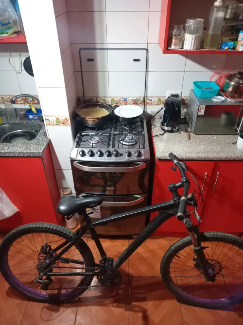 Bicicleta de montaña negra - 2