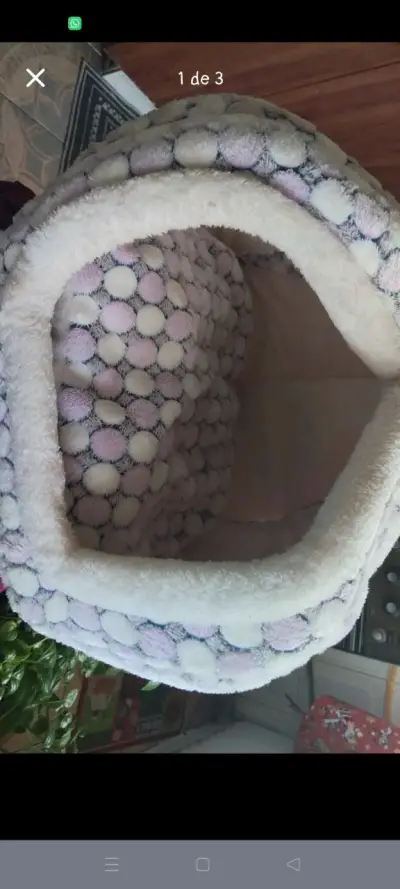 Cama acogedora para mascotas con diseño de puntos - miniatura 1