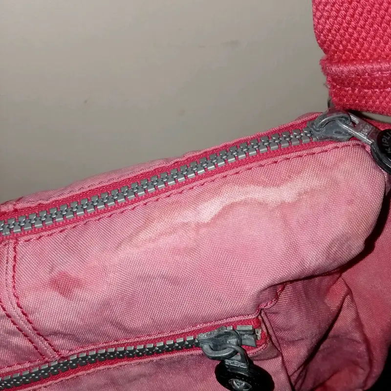 Bolso bandolera rosa con llavero de mono - 3