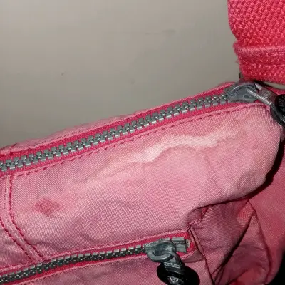 Bolso bandolera rosa con llavero de mono - miniatura 3