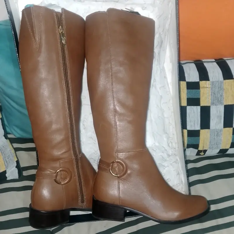 Botas largas de cuero marrón con cierre lateral - 1