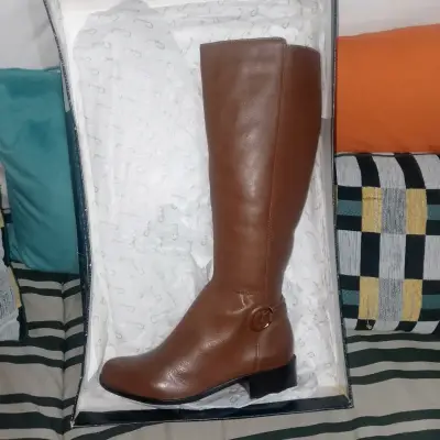 Botas largas de cuero marrón con cierre lateral - miniatura 2