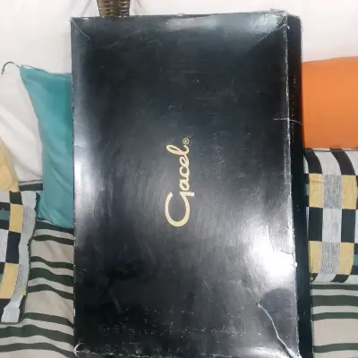 Botas largas de cuero marrón con cierre lateral - miniatura 5