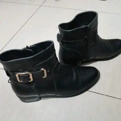 Botines negros de cuero con hebilla - miniatura 1