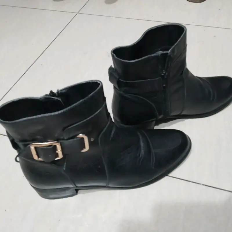 Botines negros de cuero con hebilla - 3