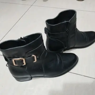 Botines negros de cuero con hebilla - miniatura 3