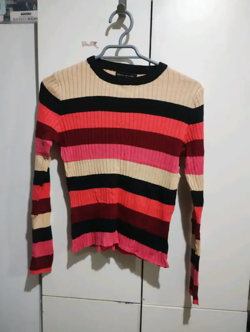 Suéter a rayas multicolor de mujer