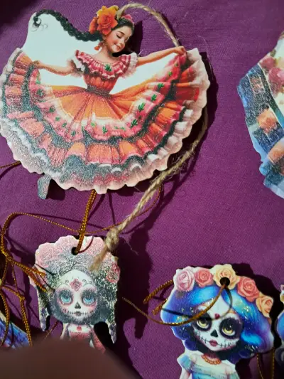 Adornos colgantes de Catrinas coloridos - miniatura 3