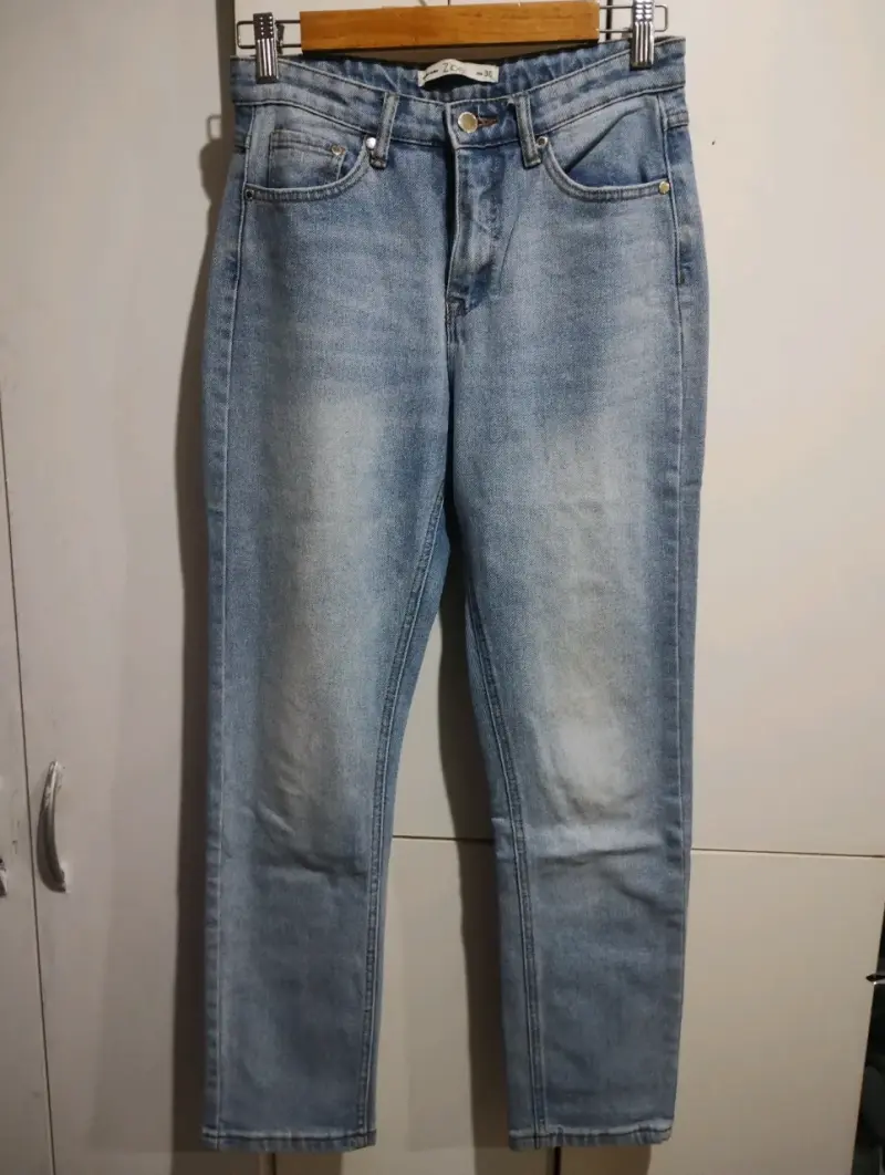 Jeans azul claro de mezclilla para mujer - 1
