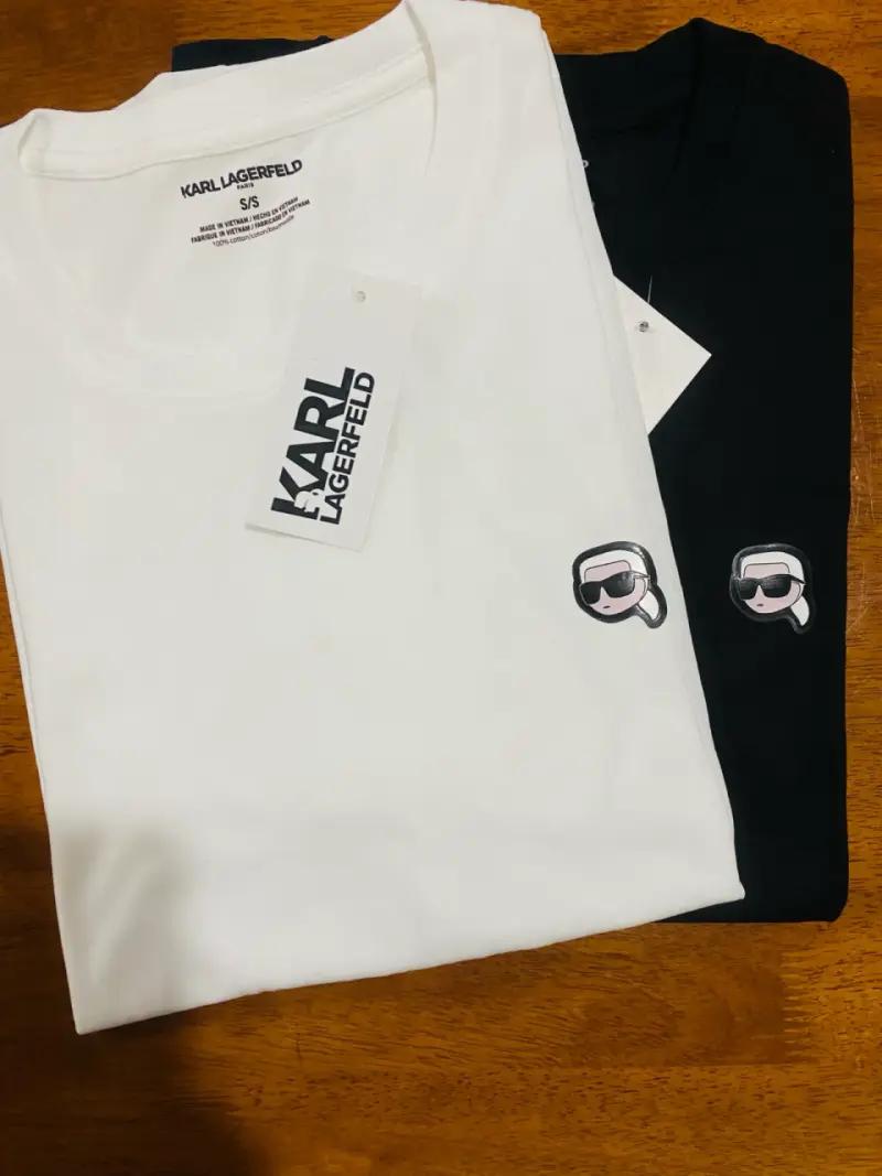 Pack de poleras Karl Lagerfeld blancas y negras