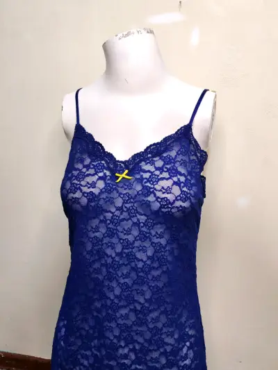 Camisón de encaje azul para mujer - miniatura 3