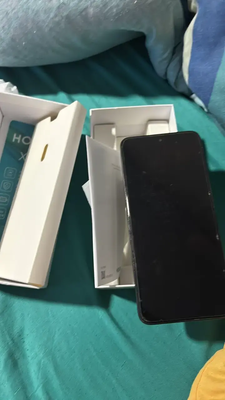 Smartphone Honor X6b 5G negro semi usado - 2
