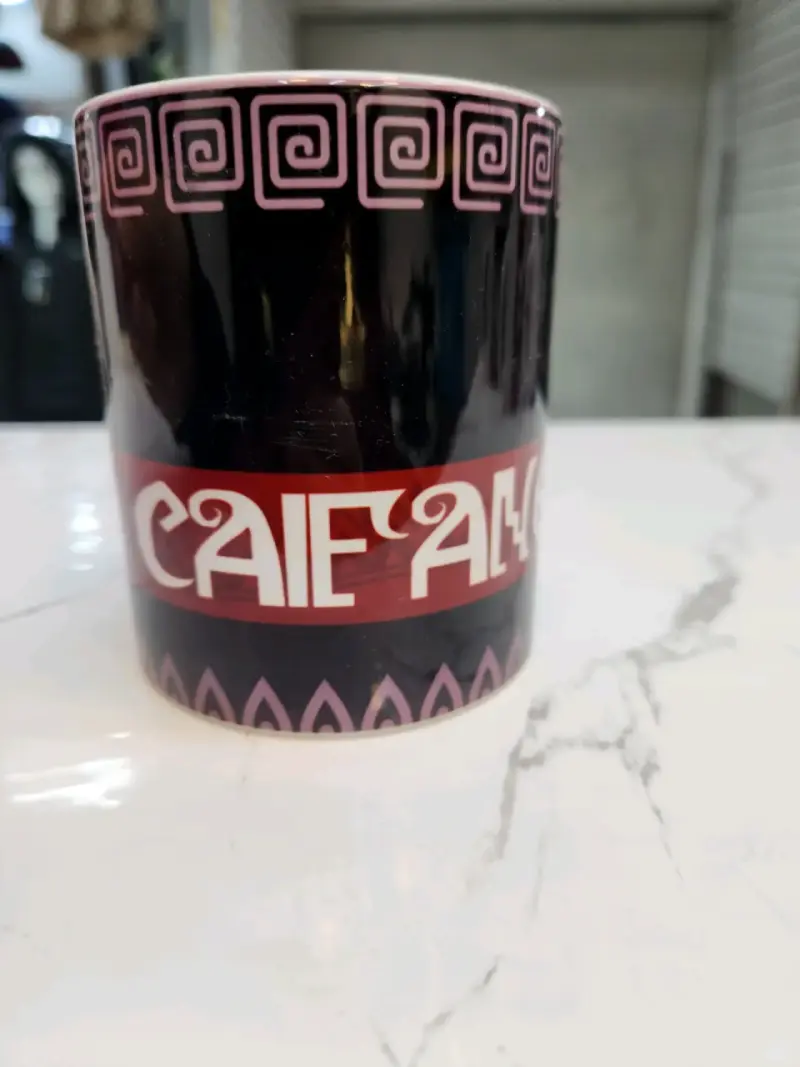 Taza de cerámica con diseño artístico - 2