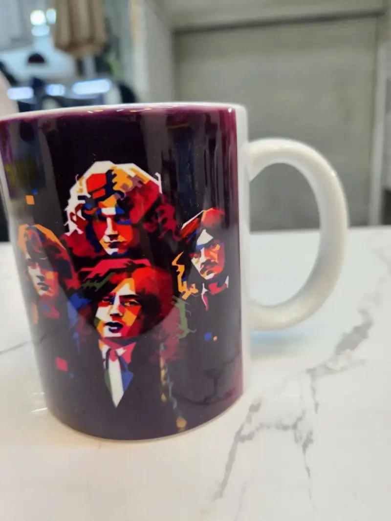 Taza con diseño de Queen - 1