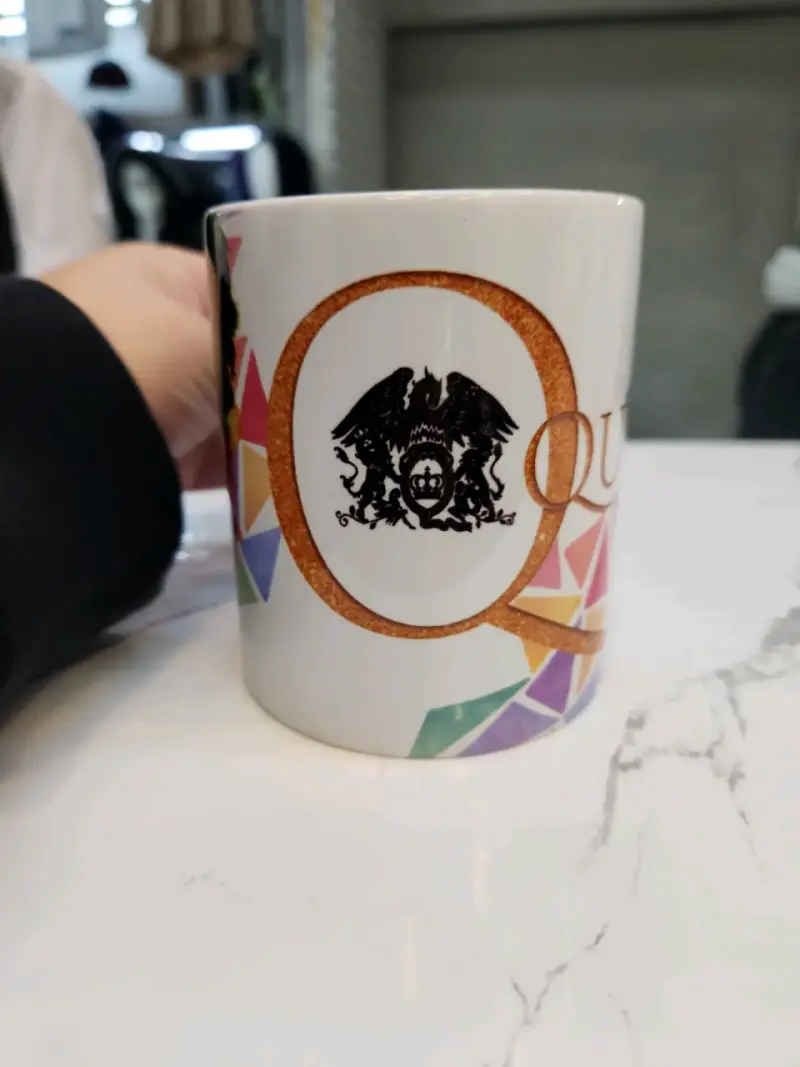 Taza con diseño de Queen - 3