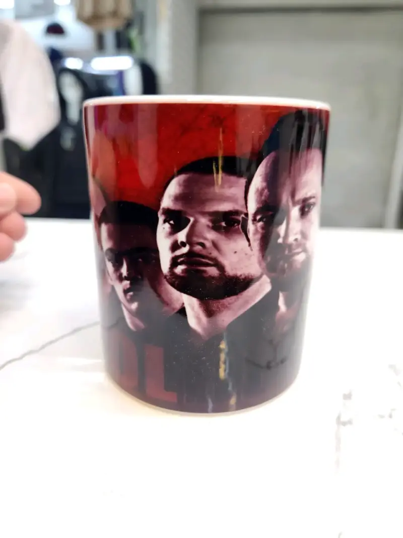 Taza con diseño de personajes - 2