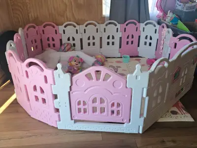 Corral de juegos infantil rosa y blanco - miniatura 2