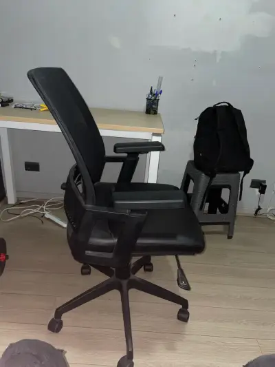 Silla de oficina ergonómica negra - miniatura 1