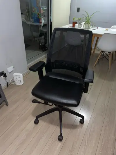 Silla de oficina ergonómica negra - miniatura 3