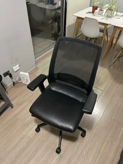 Silla de oficina ergonómica negra - miniatura 4