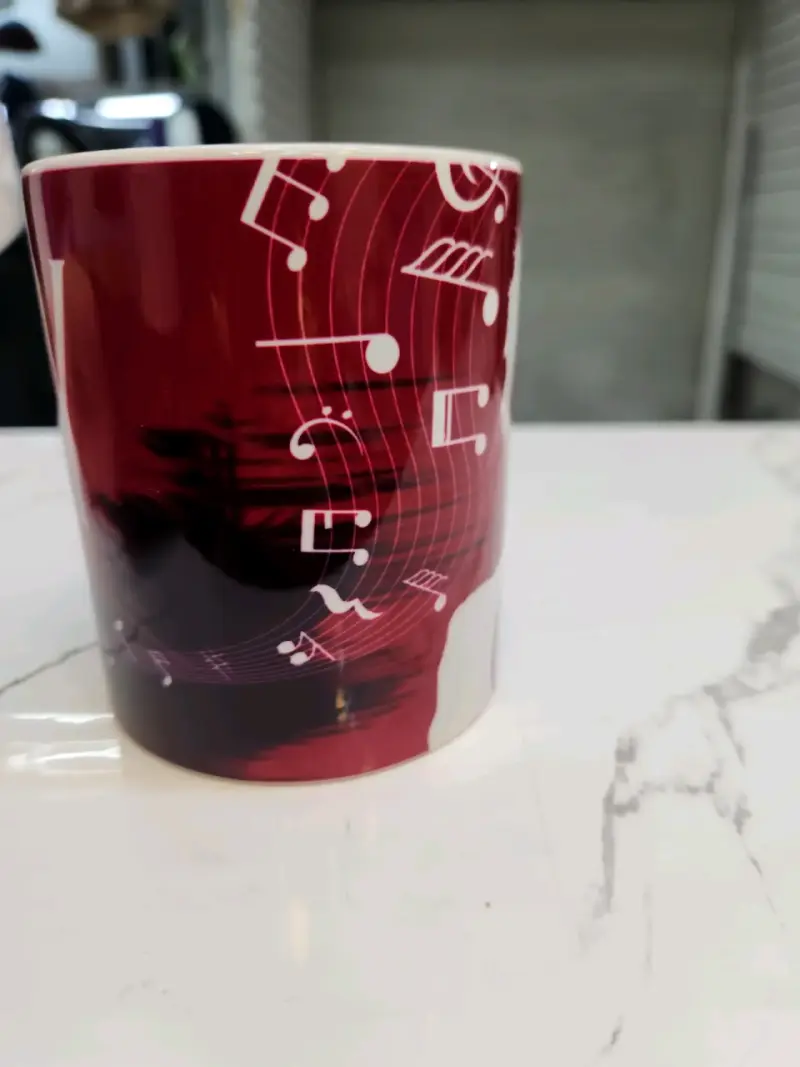 Taza de cerámica con diseño musical - 2