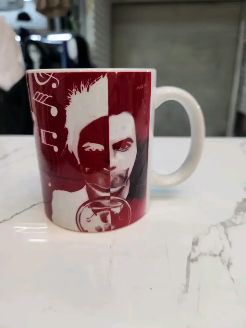 Taza de cerámica con diseño musical - 3