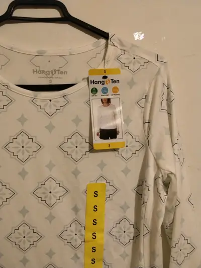 Polera manga larga con diseño geométrico - miniatura 2