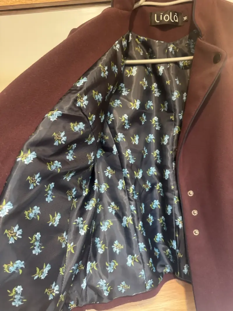 Chaqueta burdeos marca Liolà con forro floreado - 1