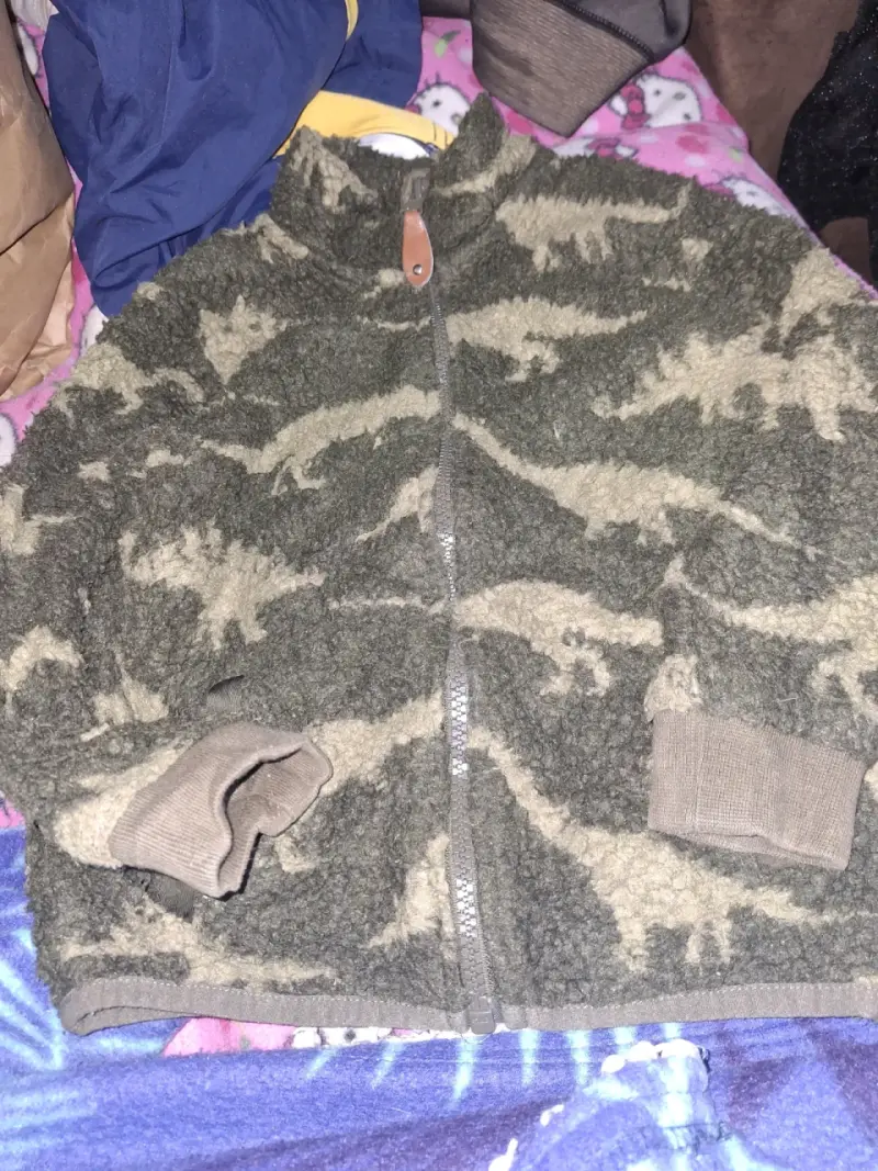 Chaqueta polar infantil con diseño de dinosaurios