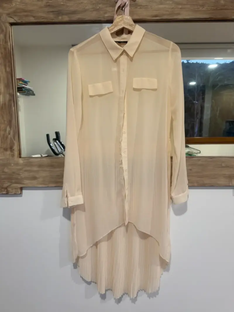 Blusa larga beige transparente elegante - 1